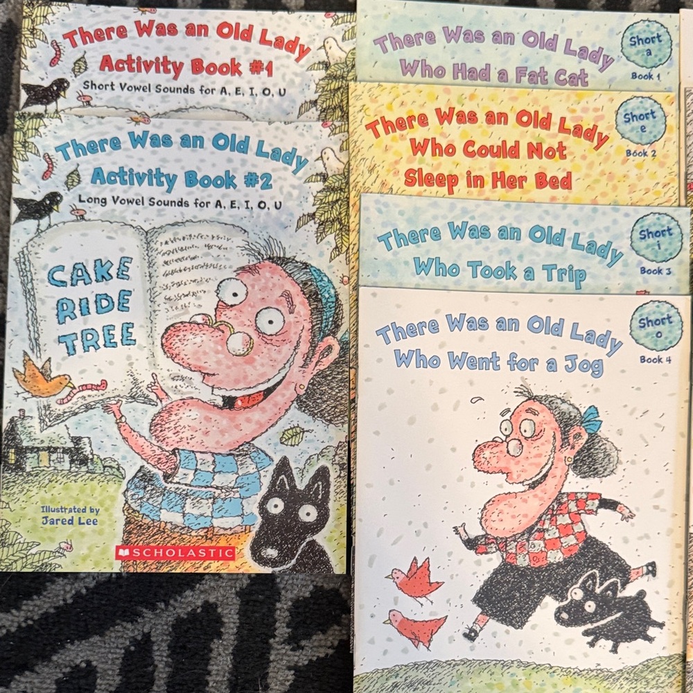 Scholastic There Was An Old Lady Phonics Books